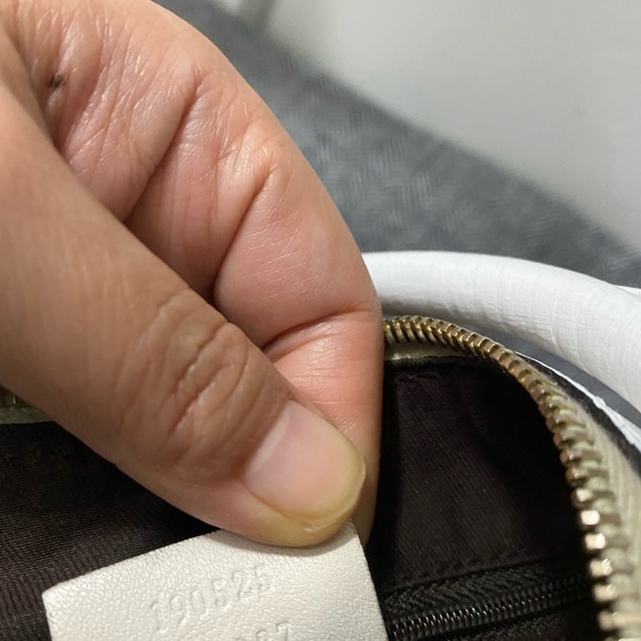 Gucci hand bag or shoulder small bag -authentic - Picture 6 of 17